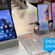 El Xiaomi Mi Mix Fold a la izquierda. El Xiaomi Mix 4 a la derecha